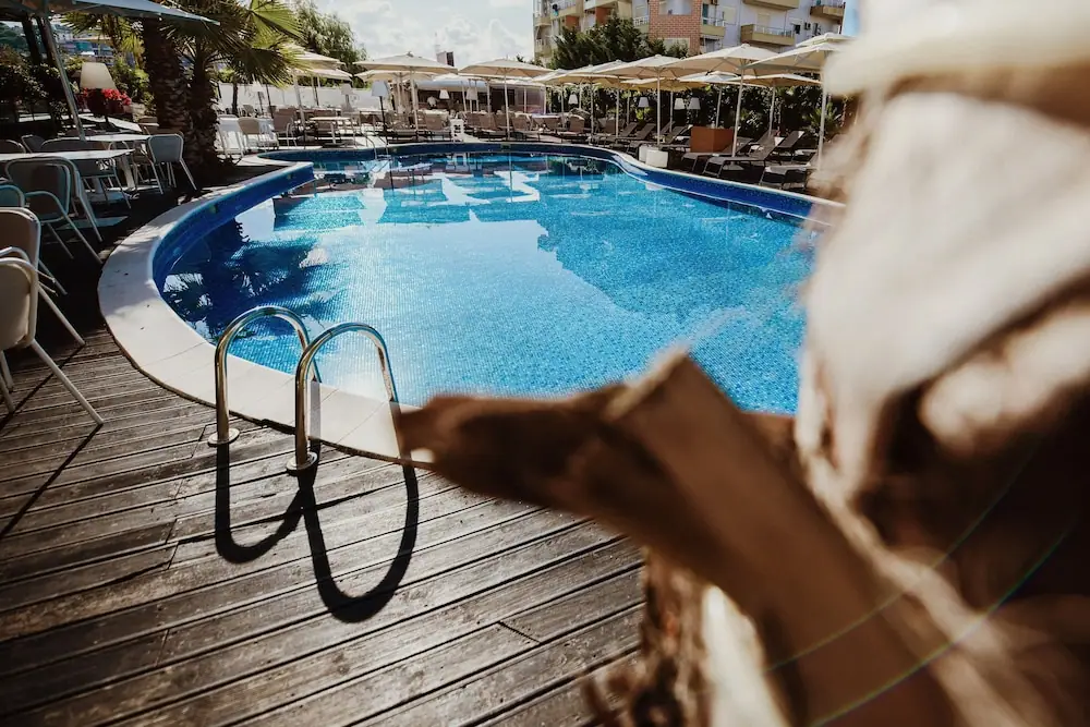 Flower Hotels & Resorts – all-inclusive · Golem, Albania